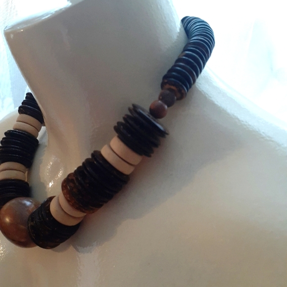 Vtg Wood Bead Necklace 19" Choker Style - Picture 7 of 16